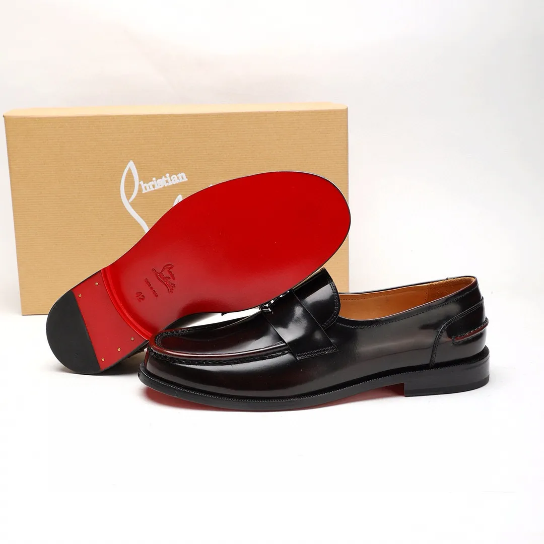 Batch 1,080 yuan 💰••New real shots••CL～High-end men’s 👔casual•loafers with red soles! ••🆑Genuine and top-quality goods from original orders ••✅💯 Purchase goods from top-quality original orders! Original imported patterned cowhide ➕Imported cowhide lining ➕Cowhide feet ➕Original leather outsole~🉑️Feel free to compare the authentic ones! Size: 38-44 (45.46.47 can be customized)